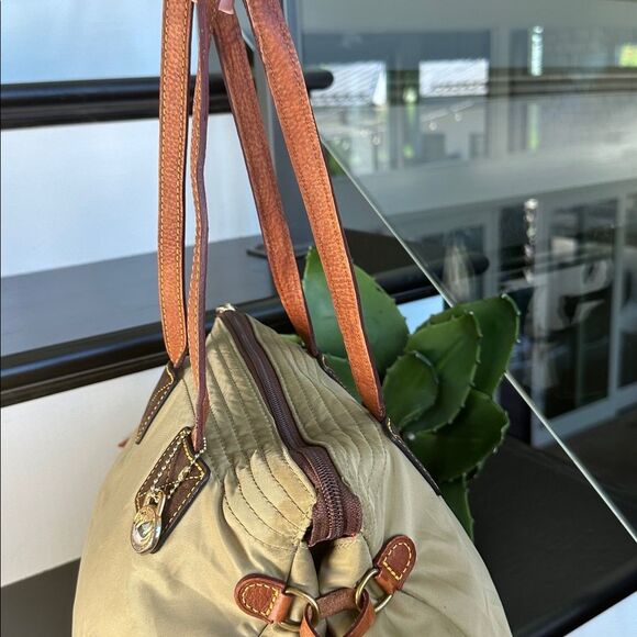 Dooney & Bourke Genuine Leather Nylon Shoulder Tote Purse,Excellent Condition - Picture 6 of 10